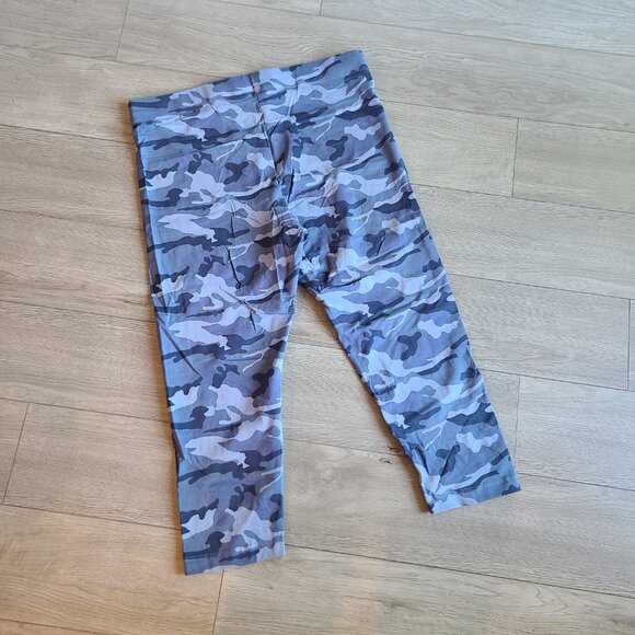 NEW Blue Camo Capri Leggings - Picture 2 of 3